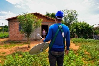 A nova parabólica digital permite acesso gratuito a mais de 100 canais, com melhor qualidade de som e imagem -  (crédito: EAF/Divulgação)