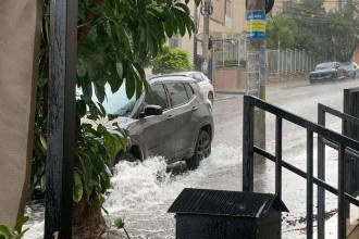 Segundo o órgão, a mudança no tempo exige atenção redobrada da população -  (crédito: Regina/EM/DA Press)