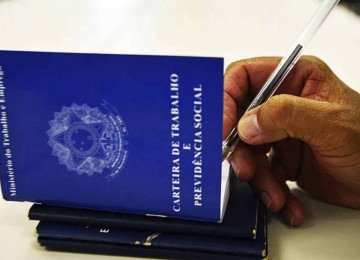 Mudança de redação em projeto de lei pode levar à demissão de 400 mil aprendizes -  (crédito: Foto: Marcello Casal Jr/Agência Brasil)