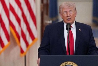 Duas postagens de Donald Trump na rede Truth Social neste domingo (5/4) -  (crédito: Reprodução/Truth Social)