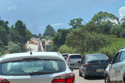 A lentidão pode estar relacionada ao grande volume de veículos típico do retorno de feriados prolongados -  (crédito: Vera Schmitz/EM/D.A Press)