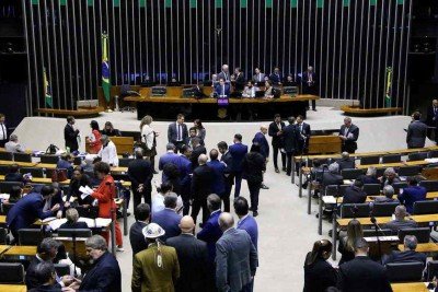 Plenário da Câmara: PL superou PT e chegou a 14 parlamentares eleitos por Minas Gerais -  (crédito: KAYO MAGALHÃES/AGÊNCIA CÂMARA)