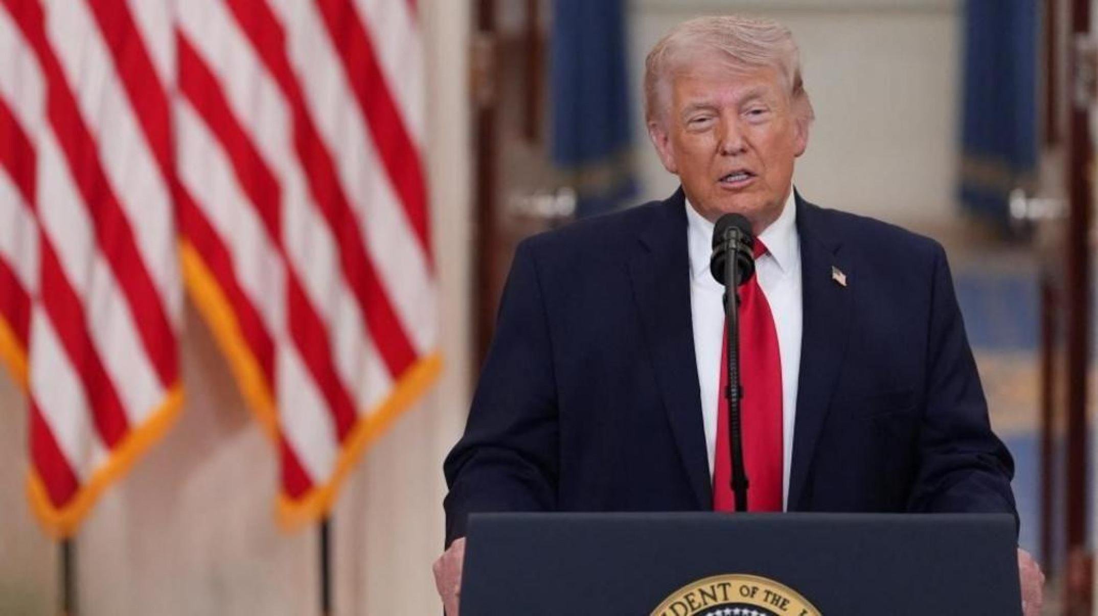 Duas postagens de Donald Trump na rede Truth Social neste domingo (5/4) -  (crédito: Reprodução/Truth Social)