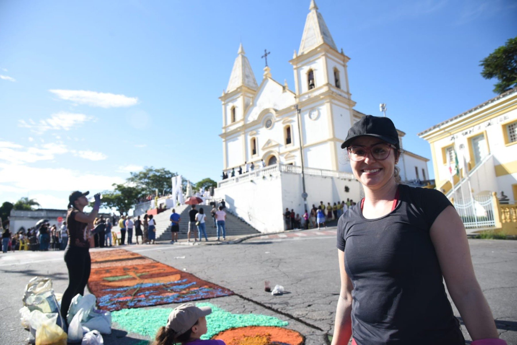 Missa de Páscoa e confecção dos tapetes, na Igreja de Santa Luzia-MG.-Gladyston Rodrigues/EM/D.A. Press