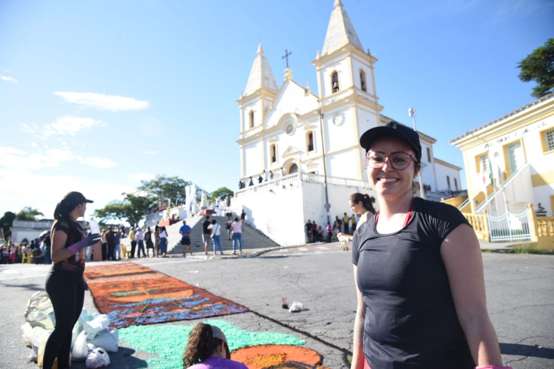 Missa de Páscoa e confecção dos tapetes, na Igreja de Santa Luzia-MG.-Gladyston Rodrigues/EM/D.A. Press