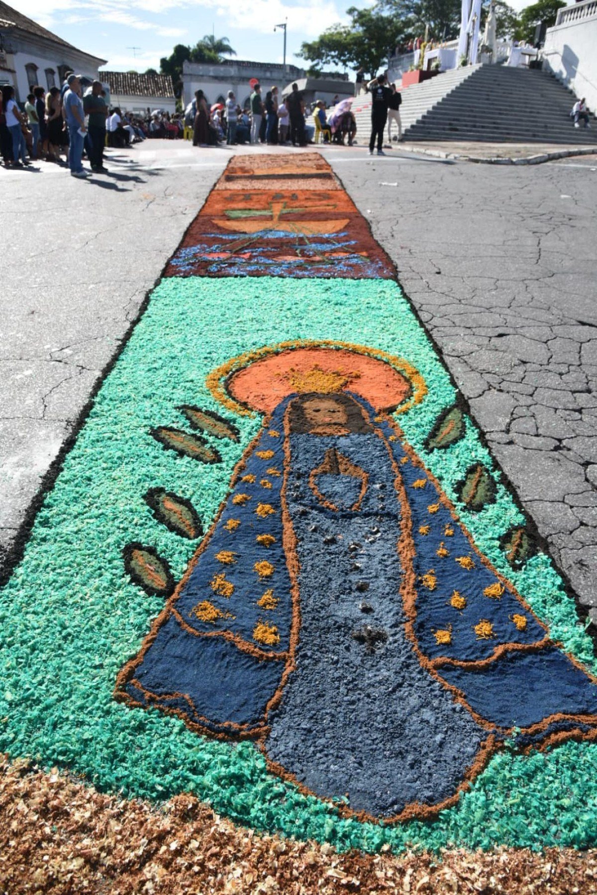 Missa de Páscoa e confecção dos tapetes, na Igreja de Santa Luzia-MG.-Gladyston Rodrigues/EM/D.A. Press