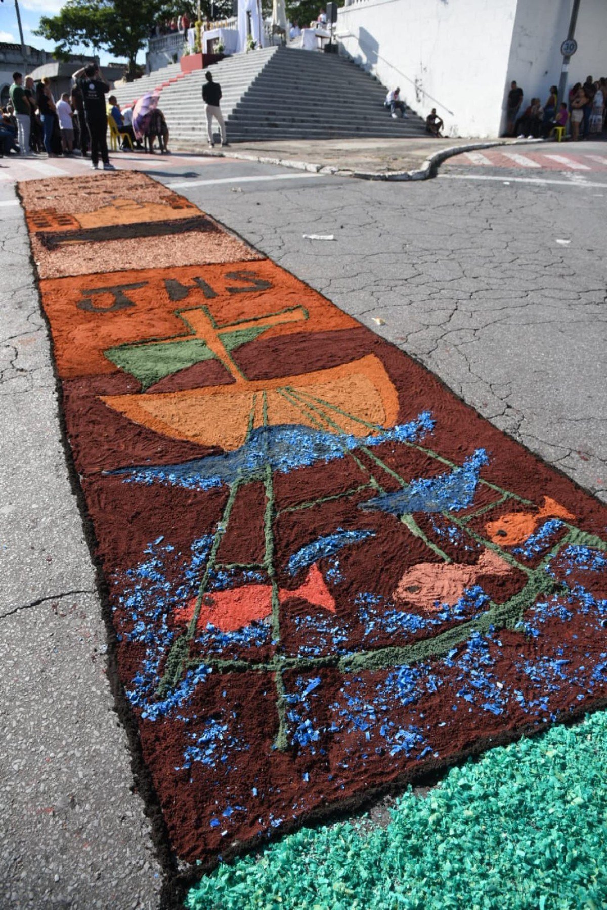 Missa de Páscoa e confecção dos tapetes, na Igreja de Santa Luzia-MG.-Gladyston Rodrigues/EM/D.A. Press