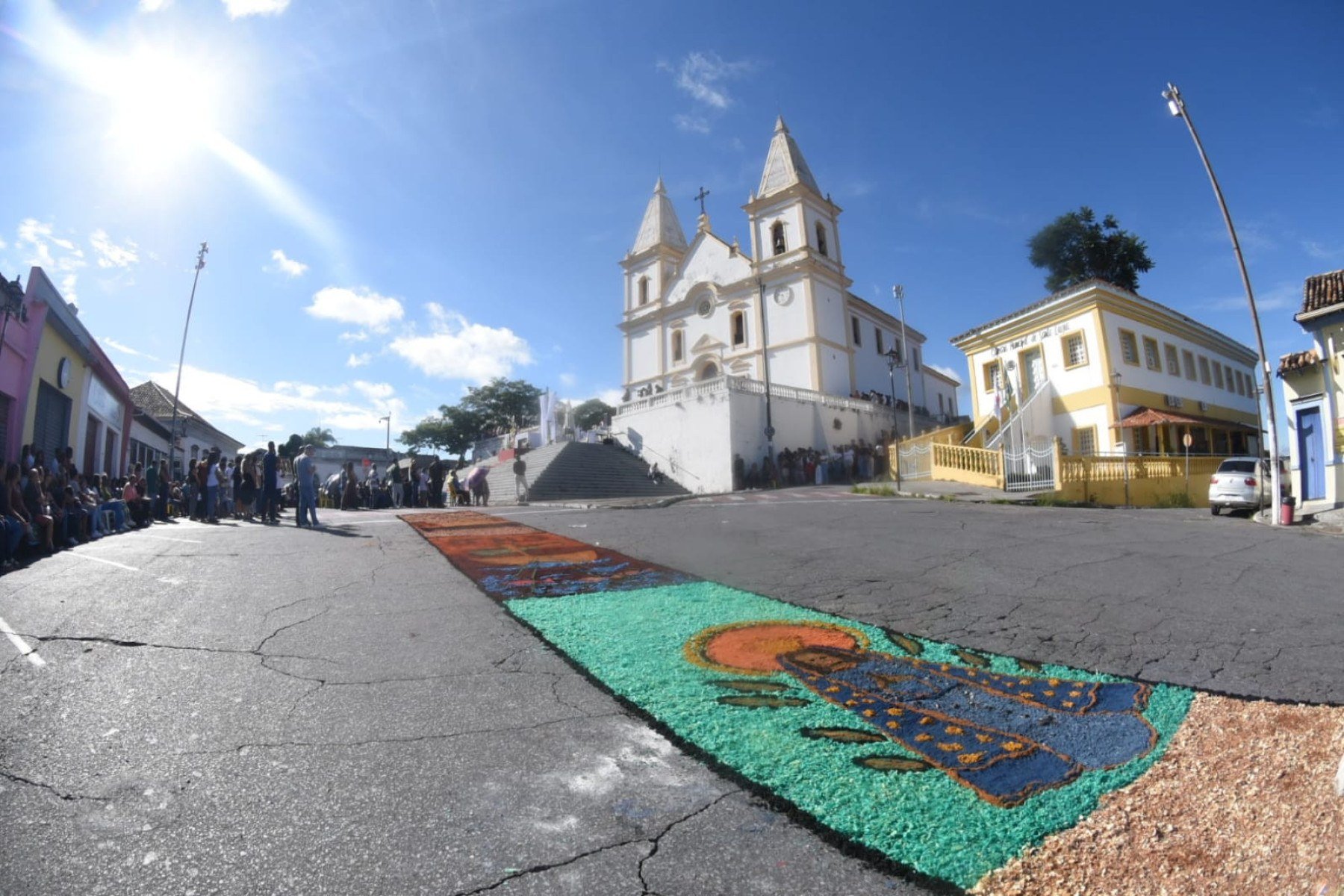 Missa de Páscoa e confecção dos tapetes, na Igreja de Santa Luzia-MG.-Gladyston Rodrigues/EM/D.A. Press
