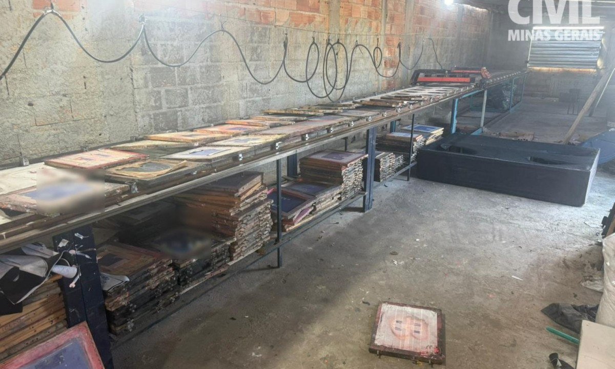 Segundo a PCMG, as condições da fábrica de calçados falsificados era insalubre-Divulgação/PCMG