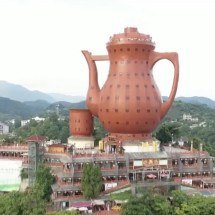 Prédio gigante em formato de bule está no Guinness Book e vira atração turística na China - Reproduc?a?o/New China TV