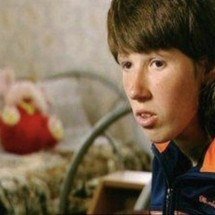 Caso de menina que adotou comportamentos caninos após viver quase 5 anos com cachorros intriga cientistas - Divulgac?a?o