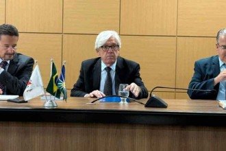 OS PENDURICALHOS NO FOCO