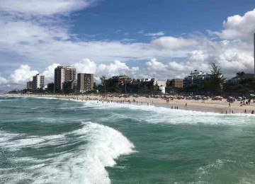 Mineiro que é mineiro, quando vai para a praia, quer ficar olhando para o mar
 -  (crédito: Edesio Ferreira/EM/D.A. Press)