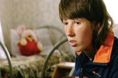 Um dos casos mais impactantes já documentados de 'crianças selvagens' — e que desperta a curiosidade de pesquisadores até hoje — é o da menina de Oxana Malaya, que conviveu por quase cinco anos entre cães na Ucrânia. Conheça essa história! -  (crédito: Divulgac?a?o)