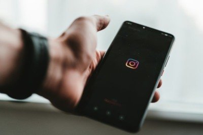 Além disso, a popularização de outras redes sociais, como Facebook, Instagram e Twitter, fez com que muitos abandonassem a plataforma. Por isso, em 2013, o Tumblr foi vendido ao Yahoo!, que tentou mudar algumas regras para tornar o site mais lucrativo, mas sem muito sucesso. Depois, a empresa foi vendida mais vezes, e novas mudanças foram feitas, incluindo restrições a esses conteúdos.
 -  (crédito: Claudio Schwarz Unsplash)