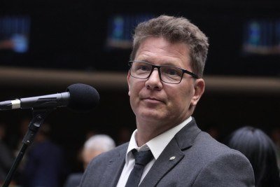 Mario Frias (PL-SP) saiu em defesa do ex-deputado Eduardo Bolsonaro (PL-SP) após o embate nas redes sociais com o deputado Nikolas Ferreira (PL-MG) -  (crédito: Bruno Spada/Câmara dos Deputados)