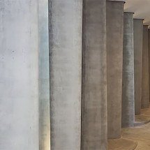 Edifício espelhado na Nova Zelândia com esculturas em movimento e experiências sensoriais atrai visitantes - Reprodução do Youtube Canal The B1M