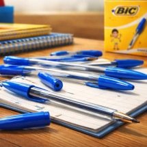Caneta Bic: a história do objeto simples que conquistou o mundo e seus detalhes curiosos - Imagem gerada por i.a 