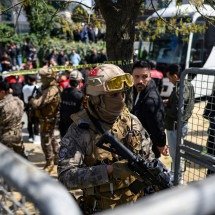 Um agressor morto e dois policiais feridos após disparos em frente ao consulado de Israel em Istambul - YASIN AKGUL / AFP