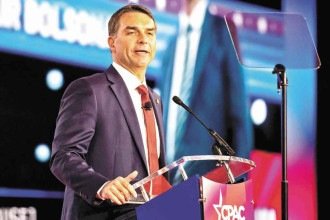 Flávio Bolsonaro defende uso de terras raras no Brasil por outros países