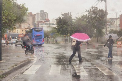 Terça-feira (7/4) poderá ter pancadas de chuva em BH -  (crédito:  Jair Amaral/EM/D.A Press)