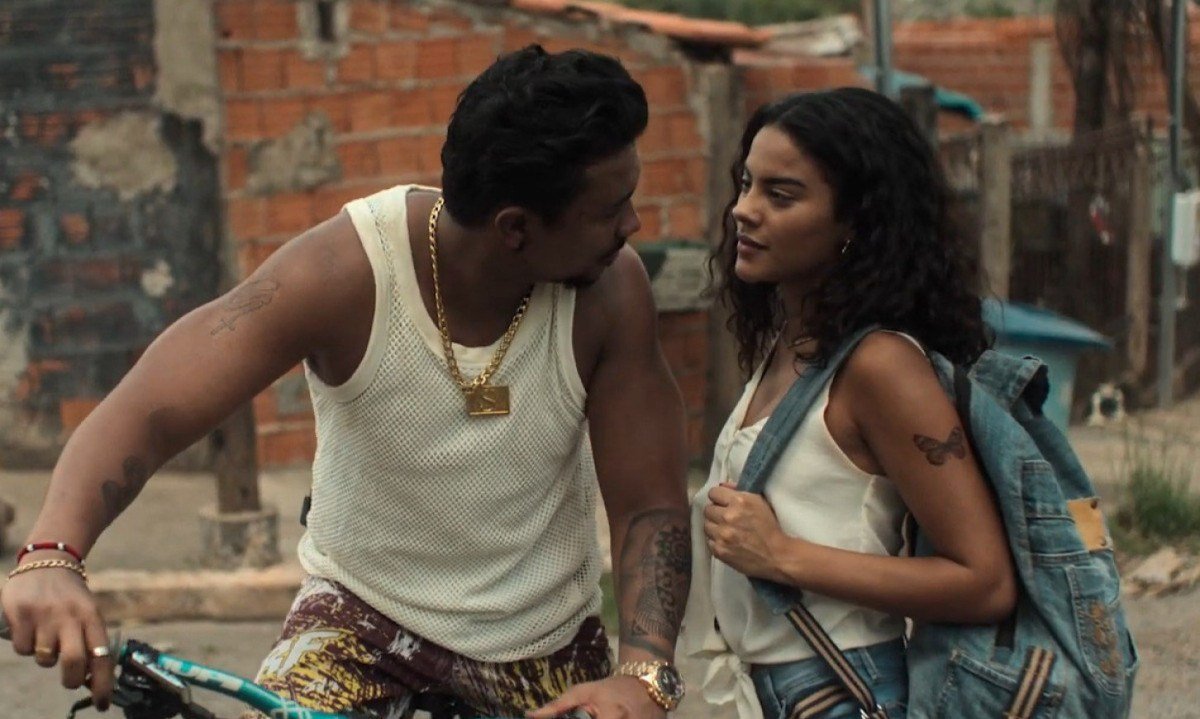 Xamã e Bella Campos vivem traficante e enfermeira que mantêm relacionamento abusivo no filme 'Cinco tipos de medo', o grande vencedor do Festival de Gramado em 2025 -  (crédito: Downtown/divulgação)