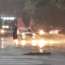 Chove granizo em BH na tarde desta quarta-feira (8/4) - Carlos Altman/EM/DA Press