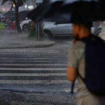 Com atraso, Defesa Civil de BH emite alertas de chuva e de granizo - T&uacute;lio Santos/EM/D.A.Press