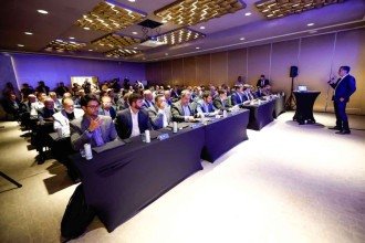 Em reunião na última segunda-feira (6/4), no Rio, CBF começou a discutir com clubes e federações formas de chegar a acordo para a criação de Liga de Futebol do Brasil -  (crédito: RAFAEL RIBEIRO/CBF)