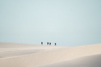  Travessia dos Lençóis Maranhenses (MA), apresentam pacotes completos que variam de R$ 2.100 a R$ 3.200 por pessoa -  (crédito: Isadora Sá/PlanetaEXO)