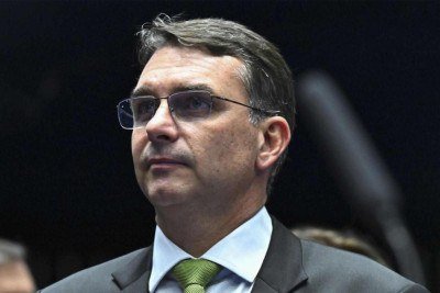 Nem rachadinha nem 8 de janeiro: o foco dos ataques a Flávio Bolsonaro -  (crédito: Foto: Jefferson Rudy/Agência Senado)