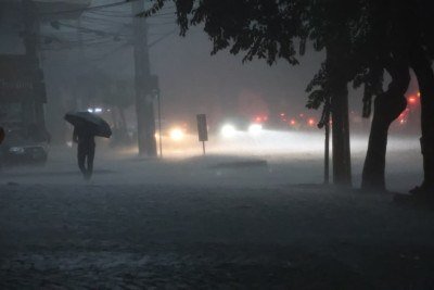 Nesta quarta-feira (8/4), temporais atingiram regi&otilde;es de Belo Horizonte e provocaram estragos -  (crédito: Marcos Vieira/EM/D.A Press.)