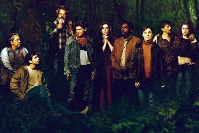 O elenco da terceira temporada une a protagonista das temporadas anteriores, Adriana Esteves, com atores como Bruno Garcia (ao fundo) e a mineira Docy Moreira (E) -  (crédito: Julia Mataruna/Globoplay/Divulgação)