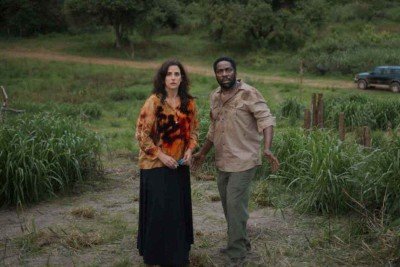 Mariana Lima e L&aacute;zaro Ramos interpretam casal que se muda de uma grande cidade para casa isolada na Serra da Mantiqueira -  (crédito:  Globoplay/Divulga&ccedil;&atilde;o)