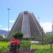 Catedral Metropolitana do Rio de Janeiro: história, arquitetura e curiosidades - Phil Whitehouse - Wikimédia Commons