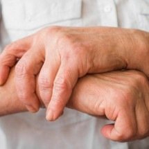 Doença de Parkinson pode ser confudida com demência tratável que tem cura - Freepik