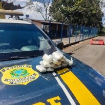 MG: Mulher é presa com 15 tabletes de haxixe em ônibus na BR-365 - Divulgação/PRF