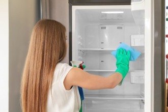 Sua geladeira pode contaminar alimentos; veja como higienizar corretamente