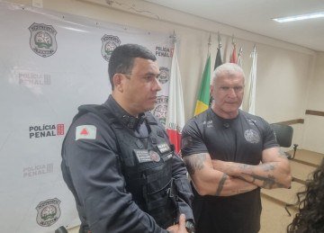 Diretor-Geral da Pol&iacute;cia Penal de Minas Gerais, Leonardo Badar&oacute; (E); e o secret&aacute;rio de Estado de Justi&ccedil;a e Seguran&ccedil;a P&uacute;blica, Rog&eacute;rio Greco -  (crédito: Luiz Ribeiro/EM/D.A. Press)