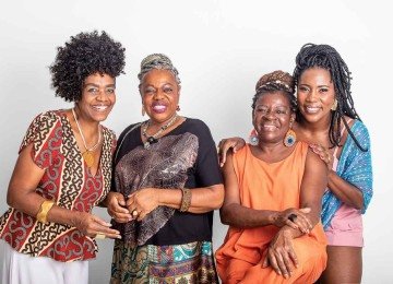 Elzelina Doris, Cida Reis, Vivi Amaral e Raquel Seneias formam o quarteto Docilaré, que apresenta o show 'O samba delas também é nosso', hoje, no Cine Theatro Brasil -  (crédito: Ayra Mendes/Divulgação)
