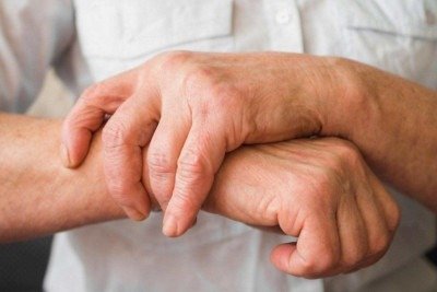 Aproximadamente 1% da população mundial com idade superior a 65 anos convive com os sintomas do Parkinson -  (crédito: Freepik)