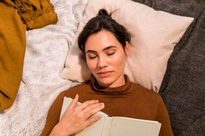 Dormir bem é um dos fatores essenciais para manter a saúde em dia. Durante o sono, o corpo recupera energia e regula diversas funções do organismo. Confira algumas dicas para evitar a insônia e acordar mais disposto.
 -  (crédito: freepik)