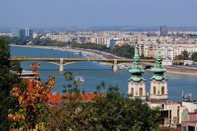 O Rio Danúbio é o segundo rio mais longo da Europa, ficando atrás apenas do Rio Volga, e percorre cerca de 2.850 quilômetros atravessando o coração do continente. Ao longo de seu curso, passa por diversos países e conecta importantes regiões históricas, sendo uma das principais vias naturais da Europa. O rio nasce numa floresta e segue até desaguar no mar. Suas águas banham cidades importantes, além de desempenhar papel fundamental na história, na economia e na cultura europeia. Veja agora detal -  (crédito: FOTO: By Natalia Semenova / Wikimedia Commons)