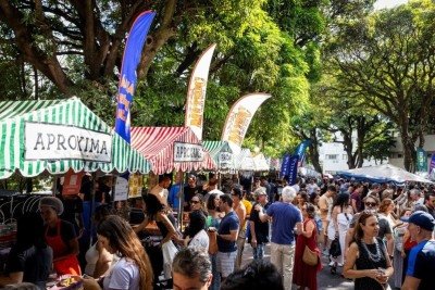 Nesta edi&ccedil;&atilde;o da Feirinha Aproxima, o p&uacute;blico ainda poder&aacute; aproveitar a visita &agrave; exposi&ccedil;&atilde;o dedicada ao pintor impressionista franc&ecirc;s Renoir, em cartaz na Casa Fiat de Cultura, que re&uacute;ne 11 pinturas e uma escultura -  (crédito: Victor Schwaner/Divulga&ccedil;&atilde;o)