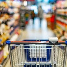 Supermercados flexibilizam escala e reduzem carga para atrair mão de obra - iStock