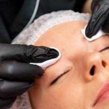 Despigmentação de sobrancelha: três sinais de que é hora de considerar - FreePik