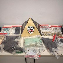 ‘Chuck’ é preso com armas, drogas e munições em Governador Valadares - PMMG/Reprodução