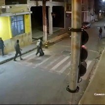 Vídeo mostra o momento da explosão de cofre durante ataque a banco em MG - Redes Sociais/Reprodução