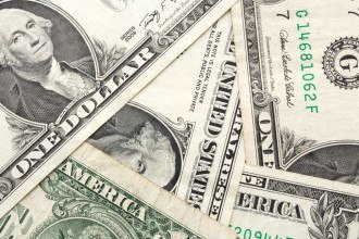 Por que o dólar é a moeda mais importante do mundo? Entenda o poder