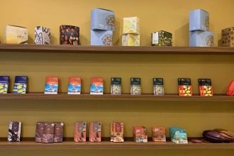 A curadoria da Nahua atravessa dois conceitos que só crescem no mundo dos chocolates: 'bean to bar' (do grão à barra) e 'tree to bar' (da árvore à barra) -  (crédito: Celina Aquino/EM/D.A Press)